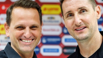 Wollen mittelfristig mit dem FCN in die Bundesliga: Miroslav Klose (r) und Joti Chatzialexiou. (Archivfoto) (Foto: Daniel Karmann/dpa)