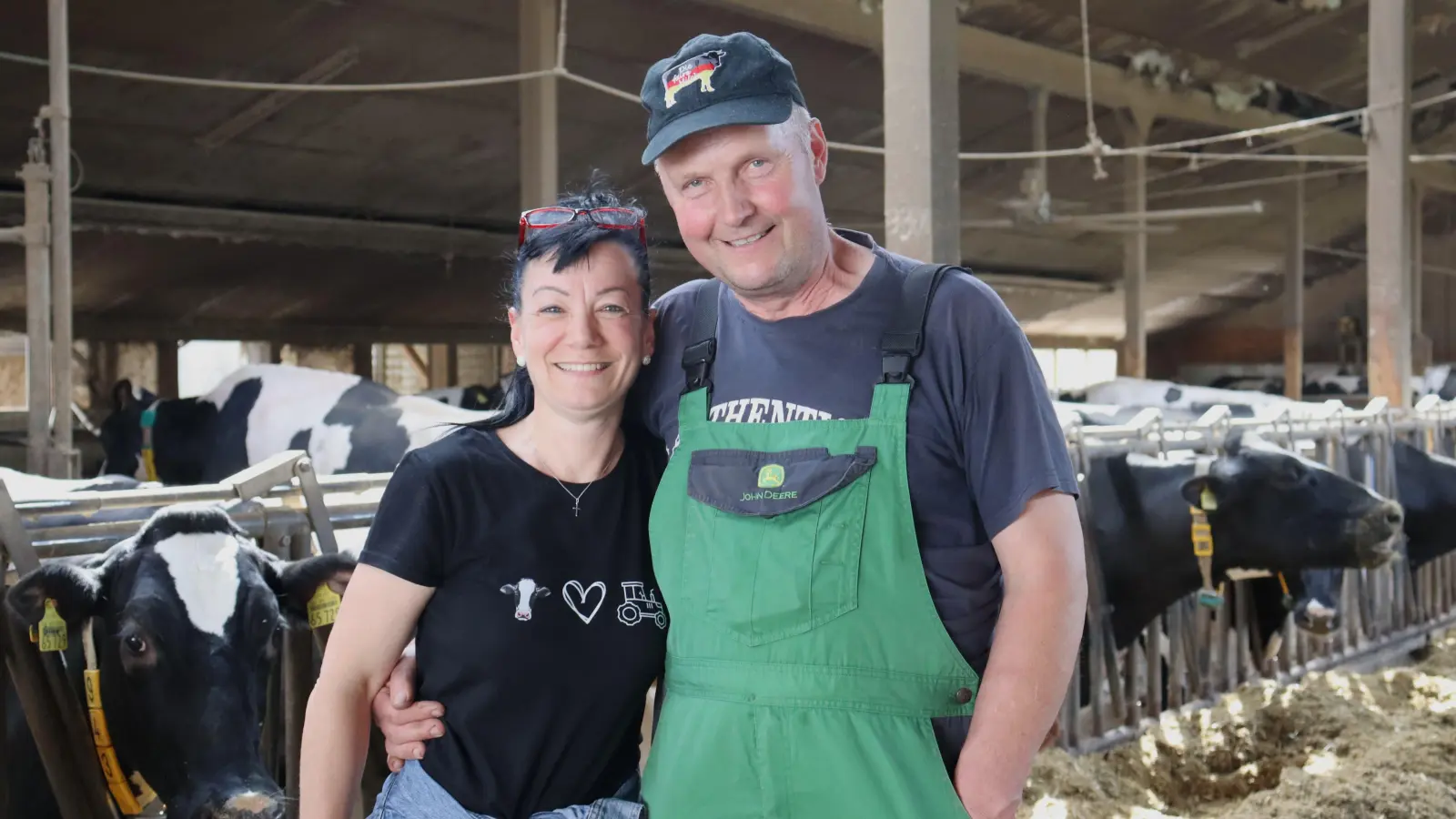 Anita und Roland Hochreuther arbeiten auf ihrem Hof leidenschaftlich für Lebensmittel aus der Region. (Foto: Antonia Müller)