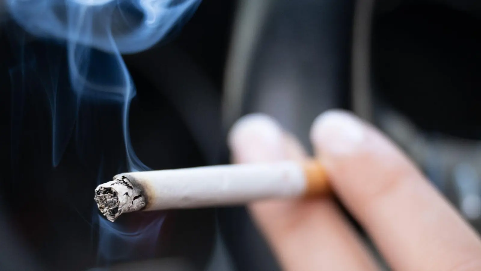 Deutschland bekommt in den WHO-Berichten über Fortschritte im Kampf gegen Tabak und Nikotin meist schlechte Noten. (Symbolbild) (Foto: Sebastian Kahnert/dpa)