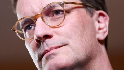 NRW-Ministerpräsident Hendrik Wüst (CDU) macht vor Bund-Länder-Gesprächen zum steuerlichen Entlastungsprogramm für die Wirtschaft Druck auf den Bund. (Foto-Archiv) (Foto: Thomas Banneyer/dpa)