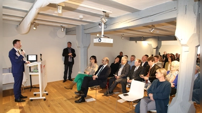 Bezirkstagspräsident Peter Daniel Forster stellte in seiner Rede Mittelfranken als vielfältige Kulturlandschaft mit einer große Zahl unterschiedlicher baulicher Zeugnisse heraus. (Foto: Alexander Biernoth)