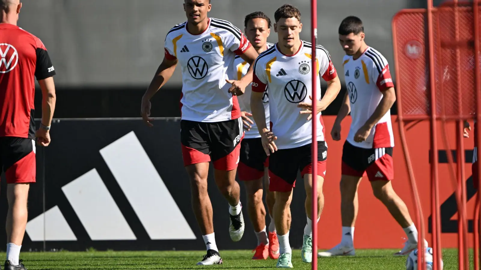 Die DFB-Spieler bereiten sich auf das Nations-League-Spiel gegen Serbien vor.  (Foto: Federico Gambarini/dpa)