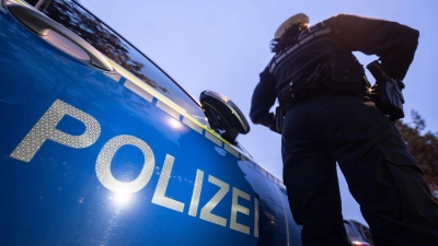 Die Polizei ermittelt zu den Hintergründen des Unfalls. (Symbolbild) (Foto: Marijan Murat/dpa)