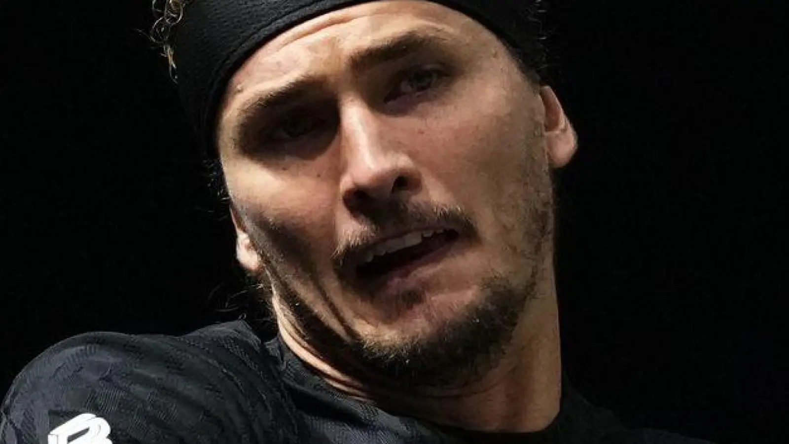 Alexander Zverev steht in Paris in der Runde der besten Acht. (Foto: Dimitar Dilkoff/AFP/dpa)