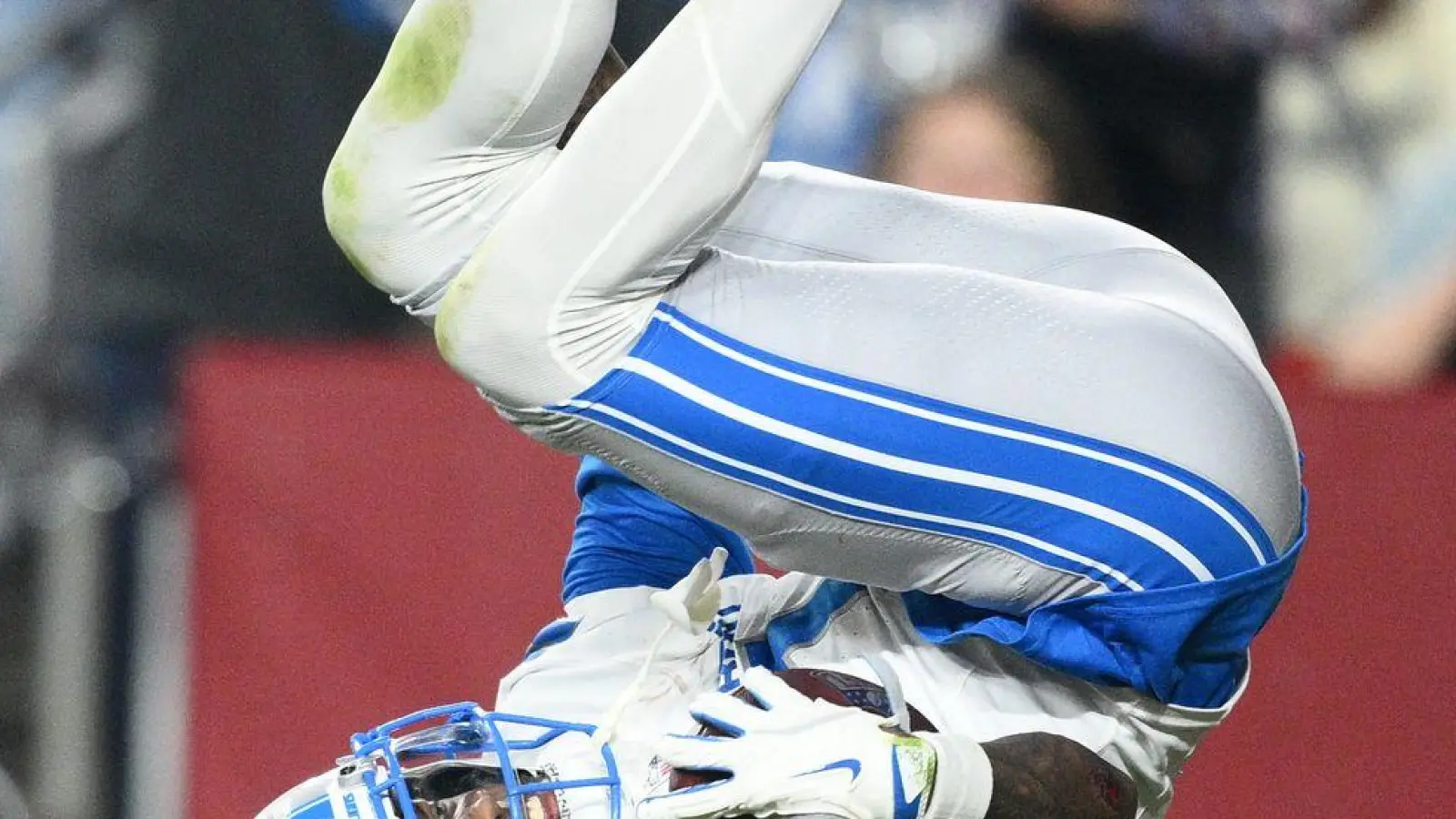 Detroit Lions Wide Receiver Jameson Williams (1) erzielt einen Touchdown. (Foto: Nick Wass/FR67404 AP/AP/dpa)