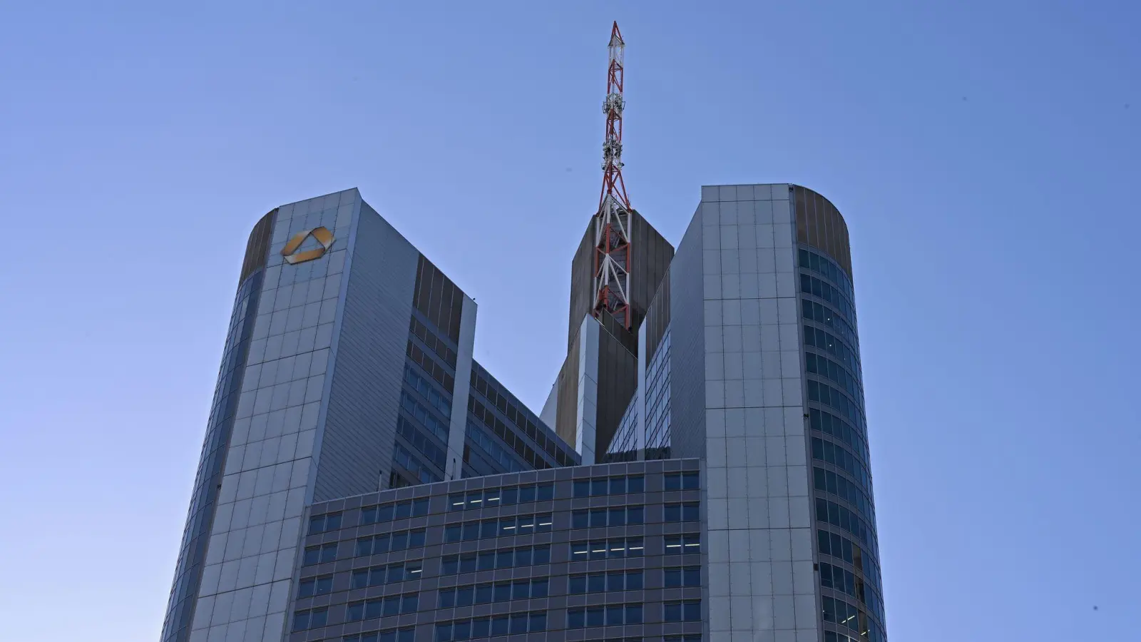 Die Commerzbank wehrt sich seit Monaten gegen eine mögliche Übernahme durch die Unicredit. (Archivbild) (Foto: Michael Brandt/dpa)