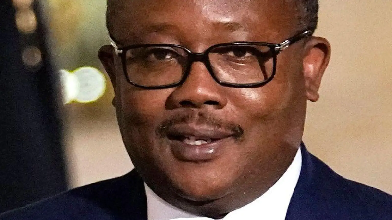 Der noch amtierende Präsident Embaló hatte von seiner Festnahme durch Militärangehörige berichtet. (Archivbild) (Foto: Michel Euler/AP/dpa)