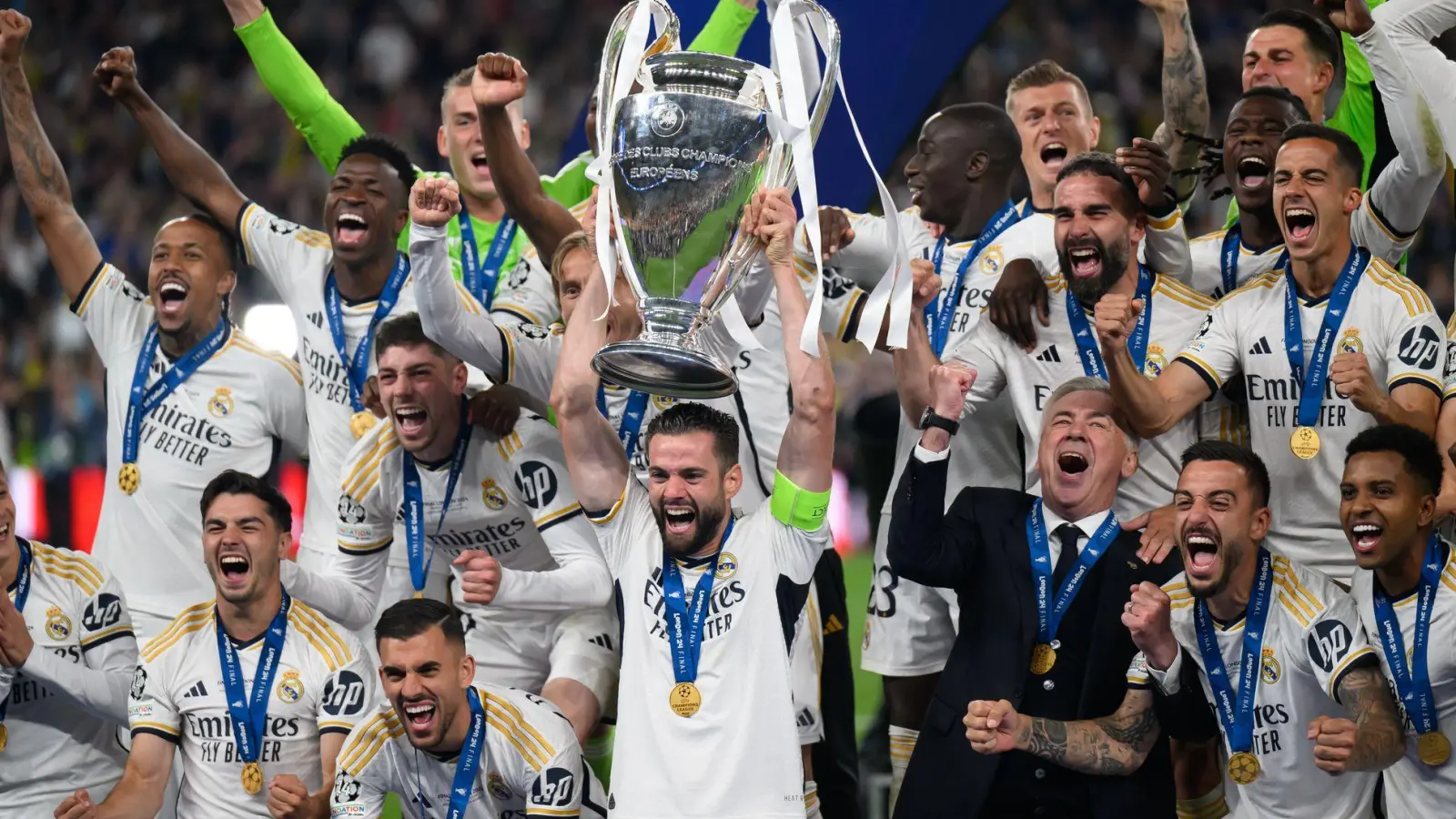 Champion nicht nur auf dem Platz: Real Madrids Umrsatz erstmals bei mehr als einer Milliarde Euro.   (Foto: Robert Michael/dpa)