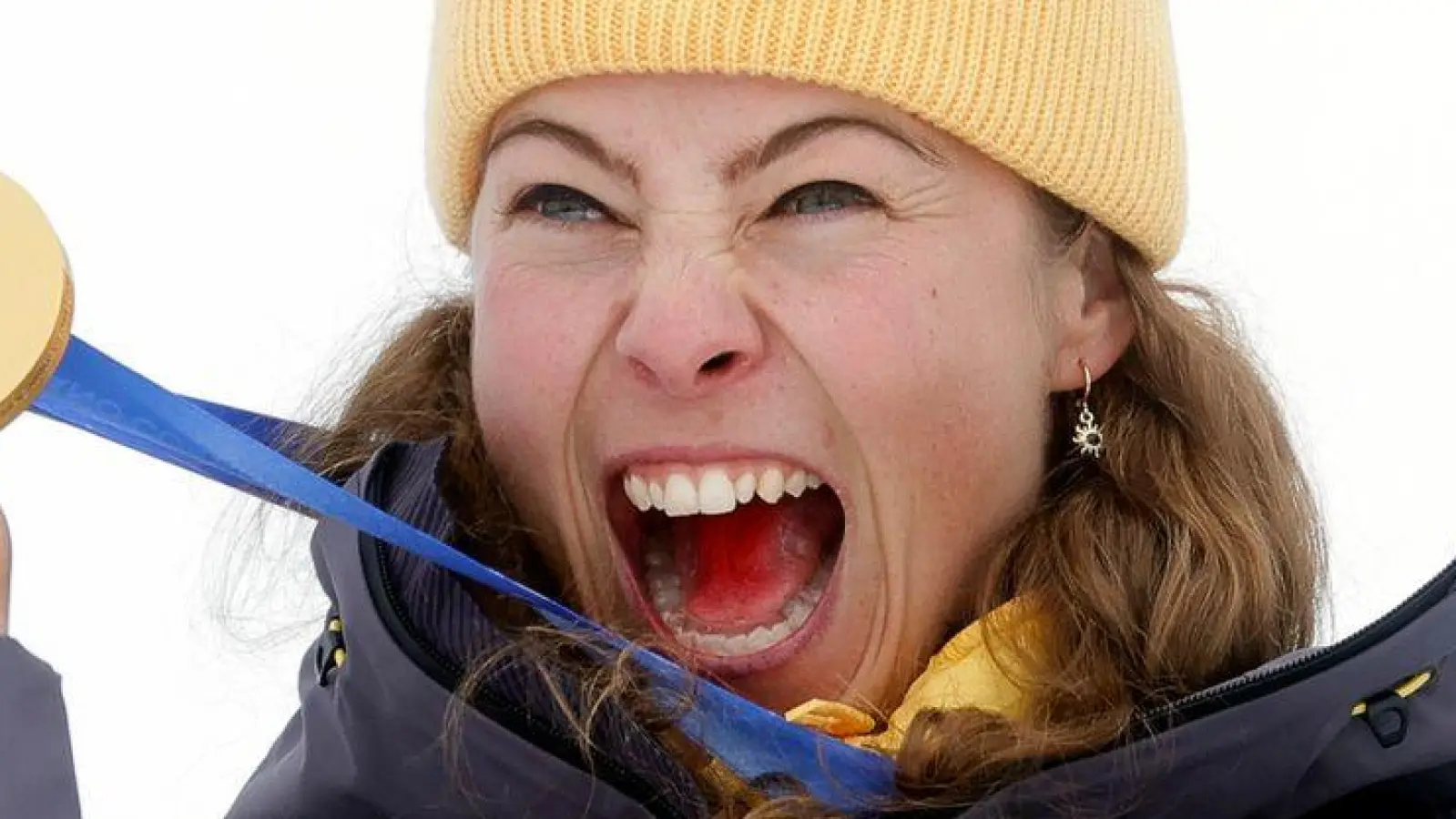Freudenschrei: Daniela Maier mit der Goldmedaille (Foto: Oliver Weiken/dpa)