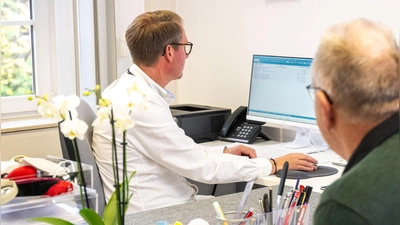 Bald mehr Einblick für den Betriebsarzt? Ein Referentenentwurf sieht vor, dass Betriebsärzte künftig auf die elektronische Patientenakte zugreifen können – Beschäftigte müssten aktiv widersprechen. (Foto: Benjamin Nolte/dpa-tmn)