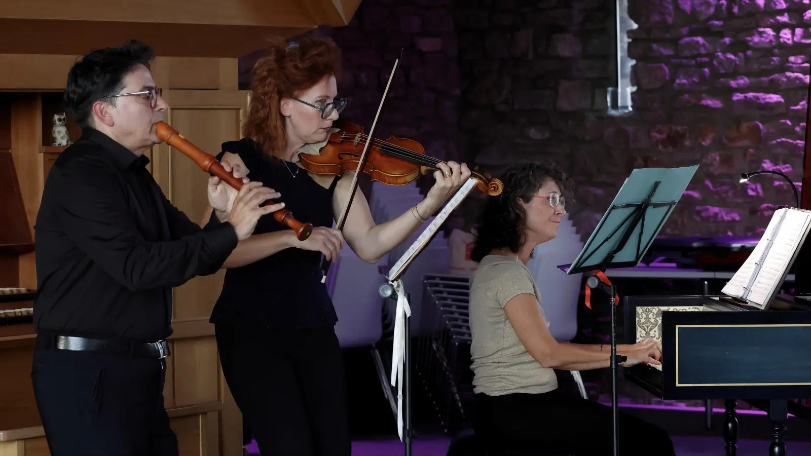 Exzellentes Trio: der Flötist Luigio Lupo, die Geigerin Rosella Croce und die Cembalistin Anna Fontana bei den Lehrberger Mühlenkonzerten. (Foto: Thomas Wirth)