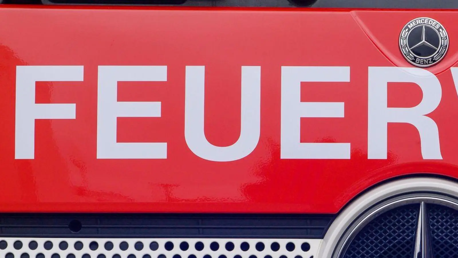 Ein Feuerwehrmann erlitt bei dem Einsatz eine leichte Rauchvergiftung. (Symbolbild) (Foto: Klaus-Dietmar Gabbert/dpa)