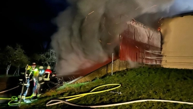 Mehr als 100 Einsatzkräfte bekämpften den Brand in Hellmitzheim. (Foto: Kreisfeuerwehrverband Kitzingen)