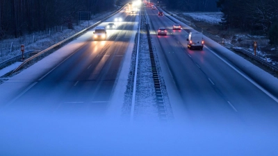 Bei einer Geisterfahrer-Warnung gilt: Tempo drosseln, Überholmanöver unterlassen und den Sicherheitsabstand vergrößern, so bleibt mehr Zeit zum Reagieren bei unerwarteten Gefahren. (Foto: Patrick Pleul/dpa/dpa-tmn)