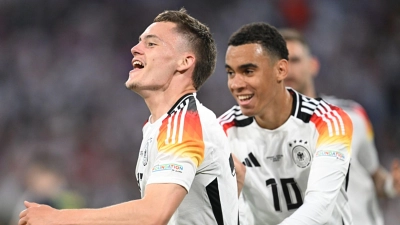 In der Liga Konkurrenten, im DFB-Trikot die Zukunft: Florian Wirtz (l.) und Jamal Musiala. (Foto: Sven Hoppe/dpa)