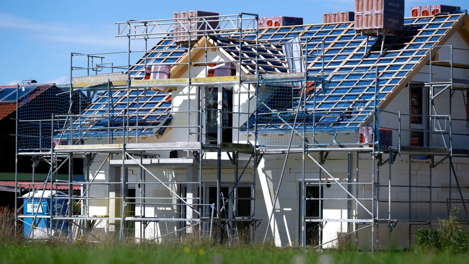 Im Wohnungsbau sank der Auftragsbestand preisbereinigt. (Archivbild) (Foto: Sven Hoppe/dpa)