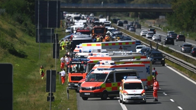 20 Menschen wurden nach Polizeiangaben verletzt. (Foto: Markus Zechbauer/zema-medien.de/dpa)