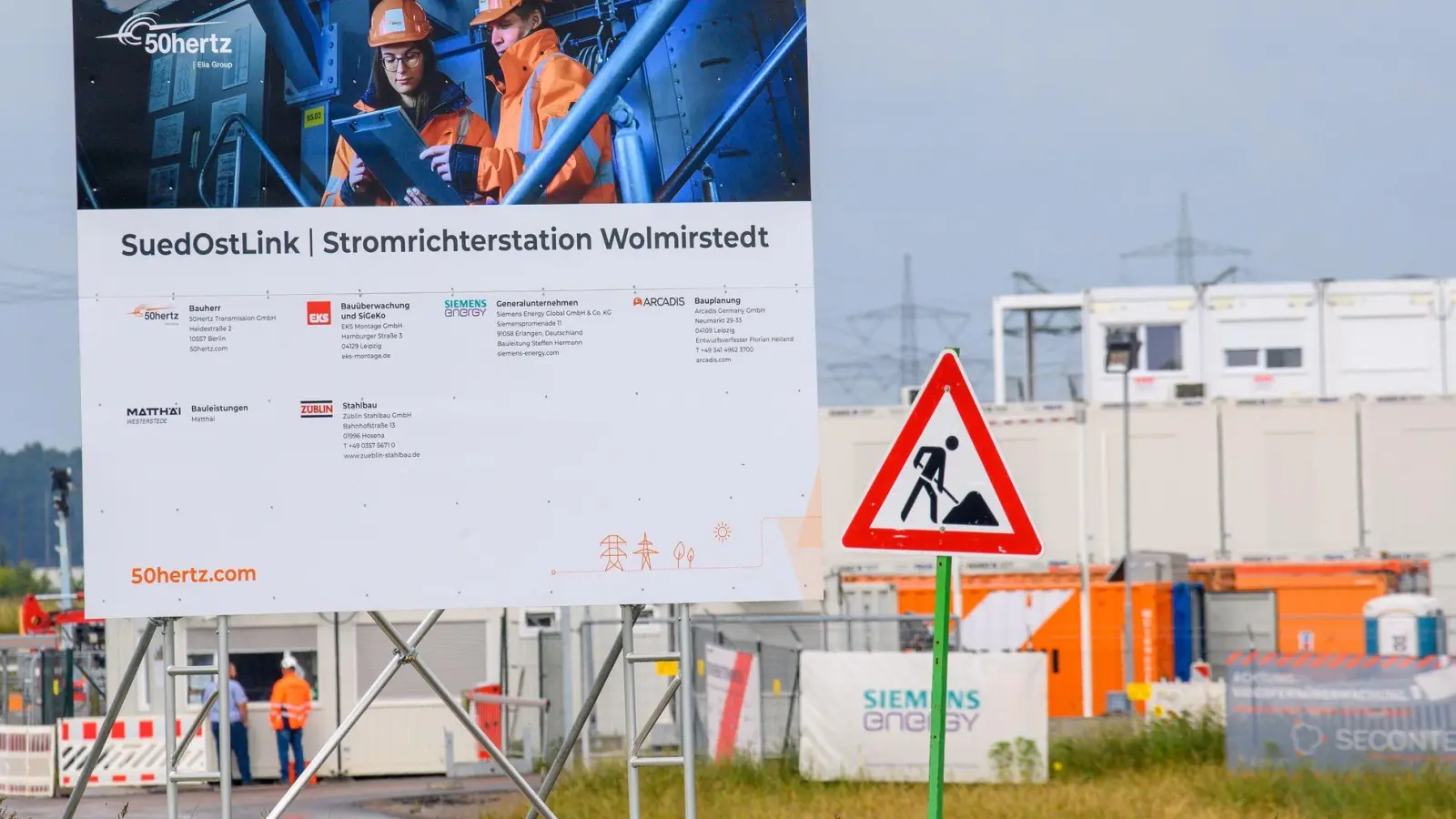 Der Bau der Stromtrasse Südostlink sorgt auch in den betroffenen Regionen in Bayern oft für Streit. (Archivbild) (Foto: Klaus-Dietmar Gabbert/dpa)