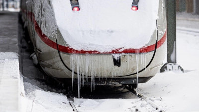 Die Bahn gerät bei Extremwetterlagen immer wieder in Bedrängnis. (Archivbild) (Foto: Moritz Frankenberg/dpa)