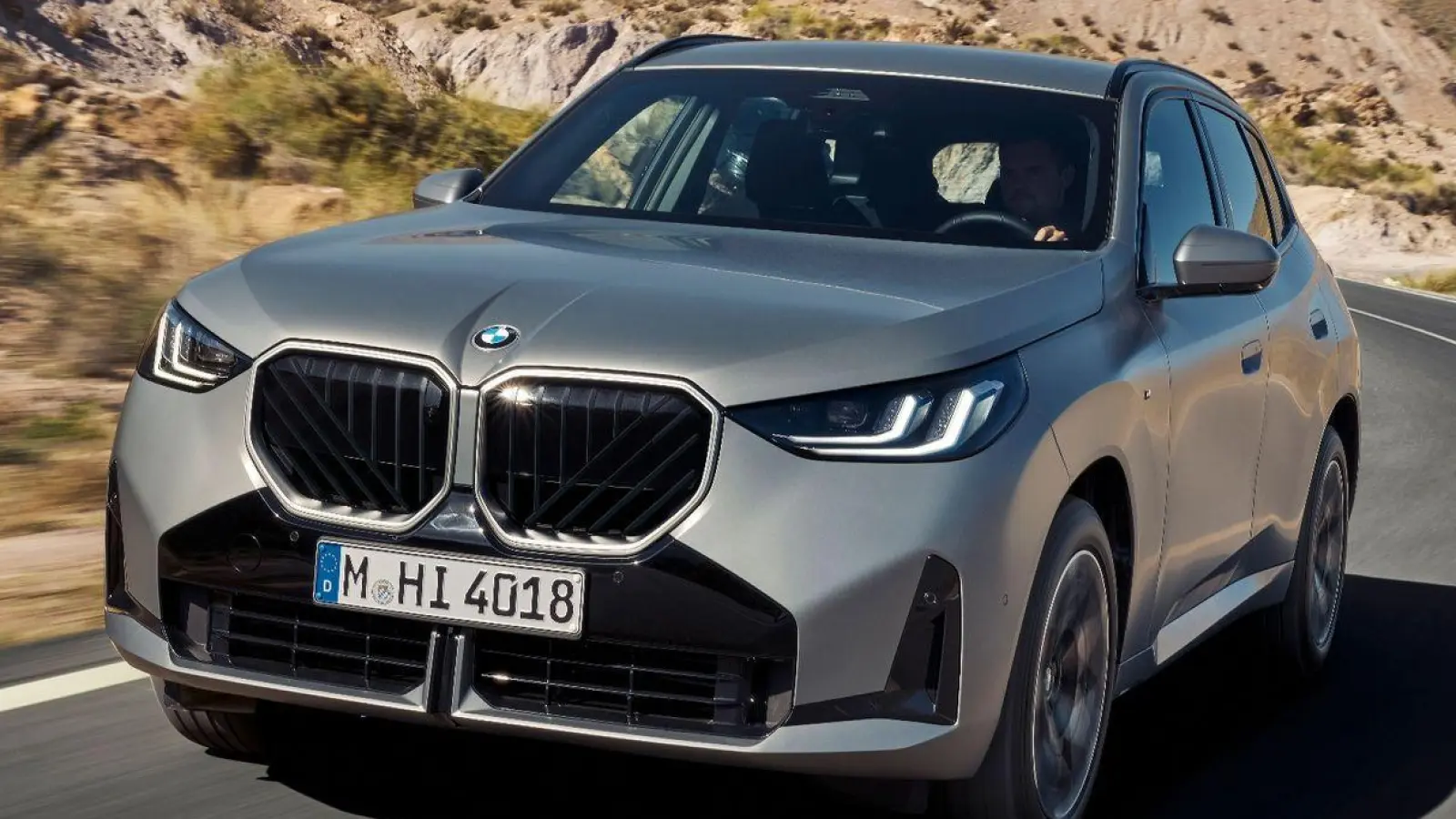 Viel Licht statt Chrom: BMW bringt im Herbst die vierte Generation des X3 in den Handel. (Foto: Daniel Kraus/BMW AG/dpa-tmn)