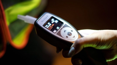 Die Polizei zeigte den Mann an, nachdem bei ihm ein Atemalkoholwert von rund 1,4 Promille gemessen wurde. (Symbolbild) (Foto: Sina Schuldt/dpa)