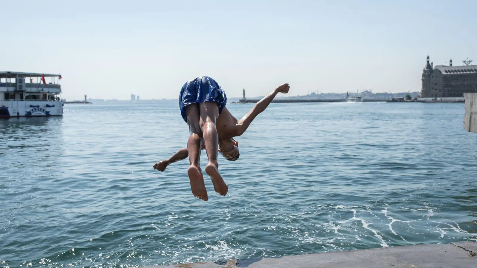 Urlaub: Wer kann, sollte südländische Großstädte meiden (Foto: Onur Dogman/SOPA Images via ZUMA Press Wire/dpa)