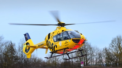 Rettungshubschrauber brachten zwei schwer verletzte Motorradfahrer am Samstag in Krankenhäuser. Die Maschinen waren bei Reichenbach zusammengeprallt.  (Symbolbild: Jim Albright)