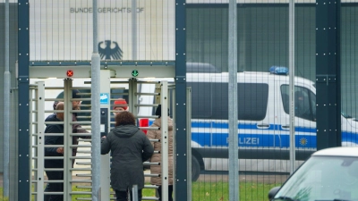 Alle drei mutmaßlichen Hamas-Mitglieder sind inzwischen in Untersuchungshaft. (Foto: Andreas Arnold/dpa)