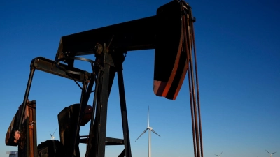 Das Verbrennen von Öl befeuert die Erderhitzung. (Archivbild) (Foto: Charlie Riedel/AP/dpa)