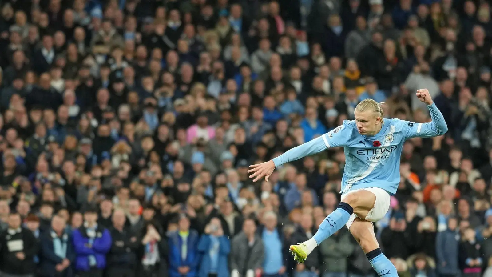 Erling Haaland vergab einen Strafstoß, erzielte aber die Führung für Manchester City. (Foto: Jon Super/AP/dpa)
