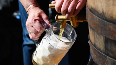 Mit einem Maßkrug hatte ein Kellner im Festzelt der Dinkelsbühler Kinderzeche seinen Chef angegriffen. Dafür muss er mehrere Jahre lang in Haft.  (Foto: Jim Albright)