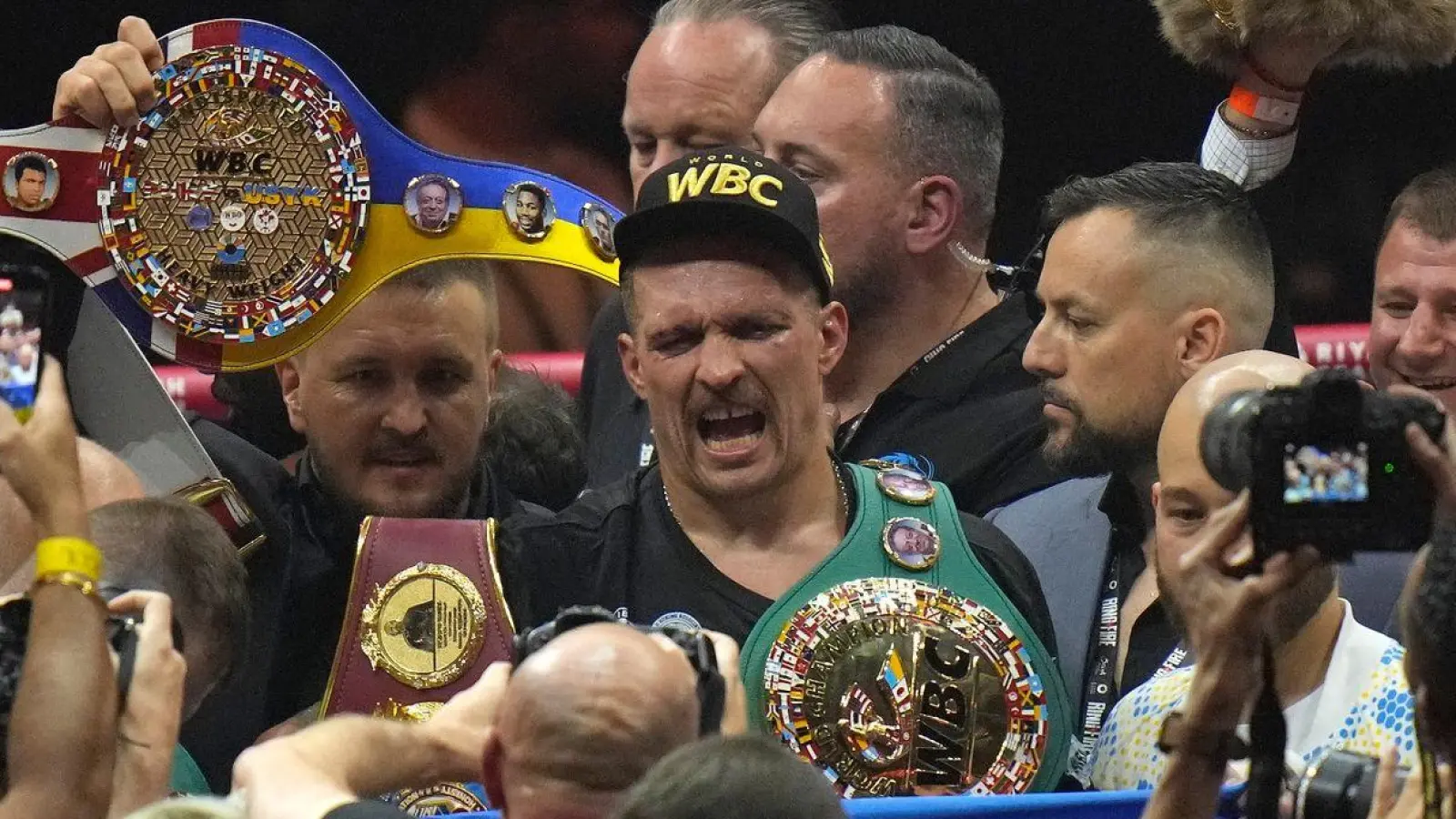 Hält nun alle bedeutenden WM-Titel im Schwergewicht: Oleksandr Usyk. (Foto: Francisco Seco/AP)