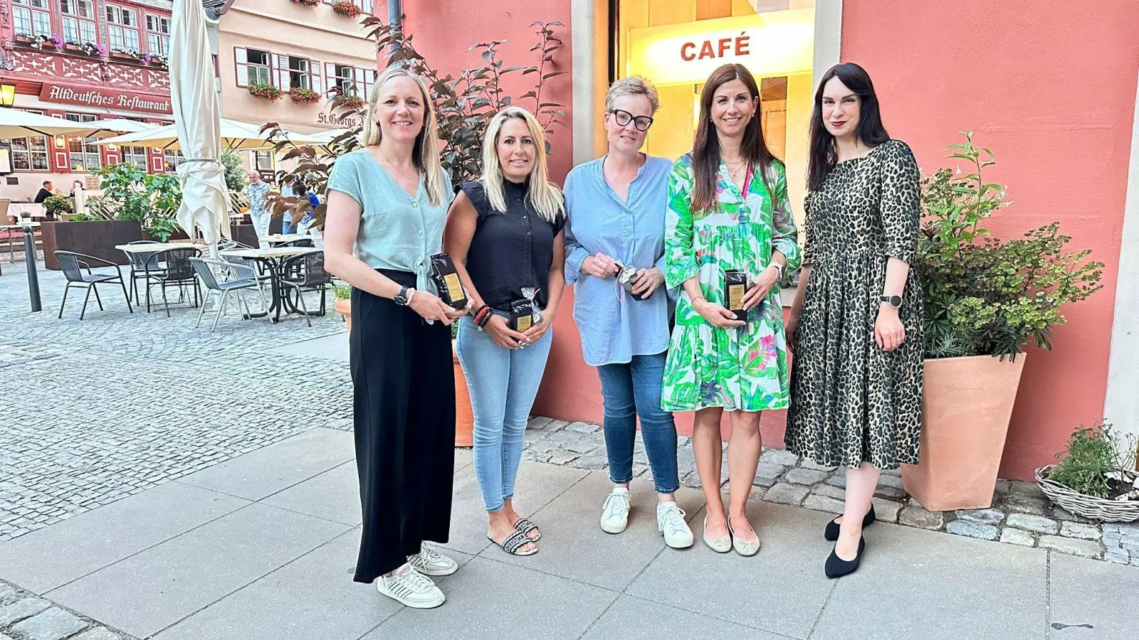 Katharina Bach, Kyra Hoffmann, Sabine Stein-Hoberg, Michaela Ebner und Melitta Thamm (von links) wollen Frauen Mut machen, sich in der Kommunalpolitik zu engagieren. (Foto: Sabine Tsakmakidis)