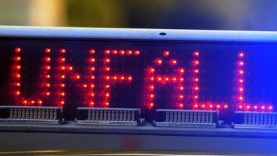 Die Polizei nahm die Ermittlungen zur Ursache des tödlichen Unfalls auf. (Symbolbild) (Foto: Stefan Puchner/dpa)
