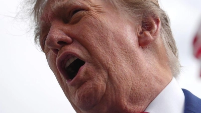 Trump will eigenen Aussagen zufolge nicht für die Drosselung des Satelliteninternets in der Ukraine verantwortlich gewesen sein. (Foto: Julia Demaree Nikhinson/AP/dpa)