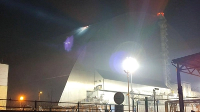 Der Sarkophag von Tschernobyl wurde im schon Februar durch eine Drohne beschädigt. (Archivbild) (Foto: Uncredited/Ukrainian Emergency Service/dpa)