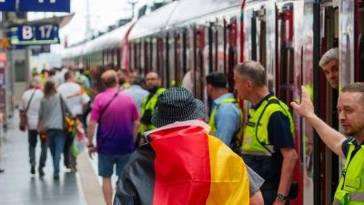 Die Versprechungen der Deutschen Bahn vor der EM seien „mehr als optimistisch“ gewesen, kritisiert der Fahrgastverband Pro Bahn. (Foto: Andreas Arnold/dpa)