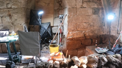 Die Sanierung des Känters läuft auf Hochtouren. Hier ein aktuelles Foto aus dem ehemaligen „Kapellenraum” im Untergeschoss, in dem die Grabungstechniker seit einigen Wochen zugange sind. (Foto: Dr. Wolfgang Mück)