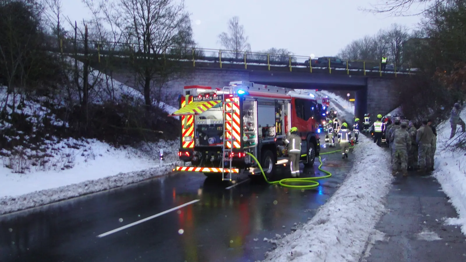 Nach ersten Informationen flog das Auto infolge des Unfalls über 15 Meter durch die Luft. (Foto: Winfried Vennemann)