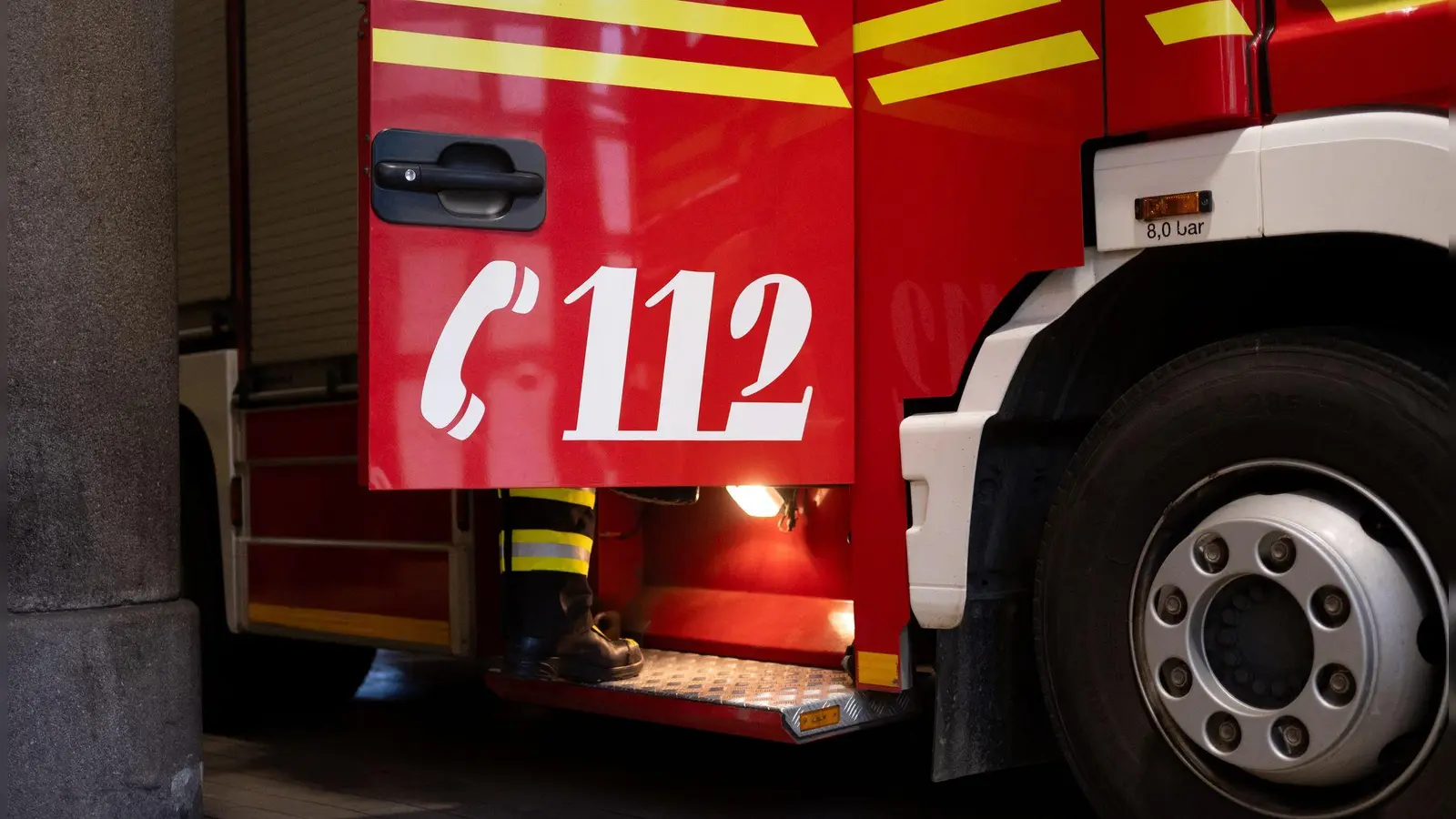 Der Bauwagen des Waldkindergartens wurde bei dem Brand vollständig zerstört. (Symbolbild) (Foto: Niklas Treppner/dpa)