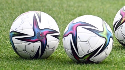 In der Kreisklasse 3 wechselt die Tabellenführung derzeit an fast jedem Spieltag. (Symbolbild: Swen Pförtner/dpa)