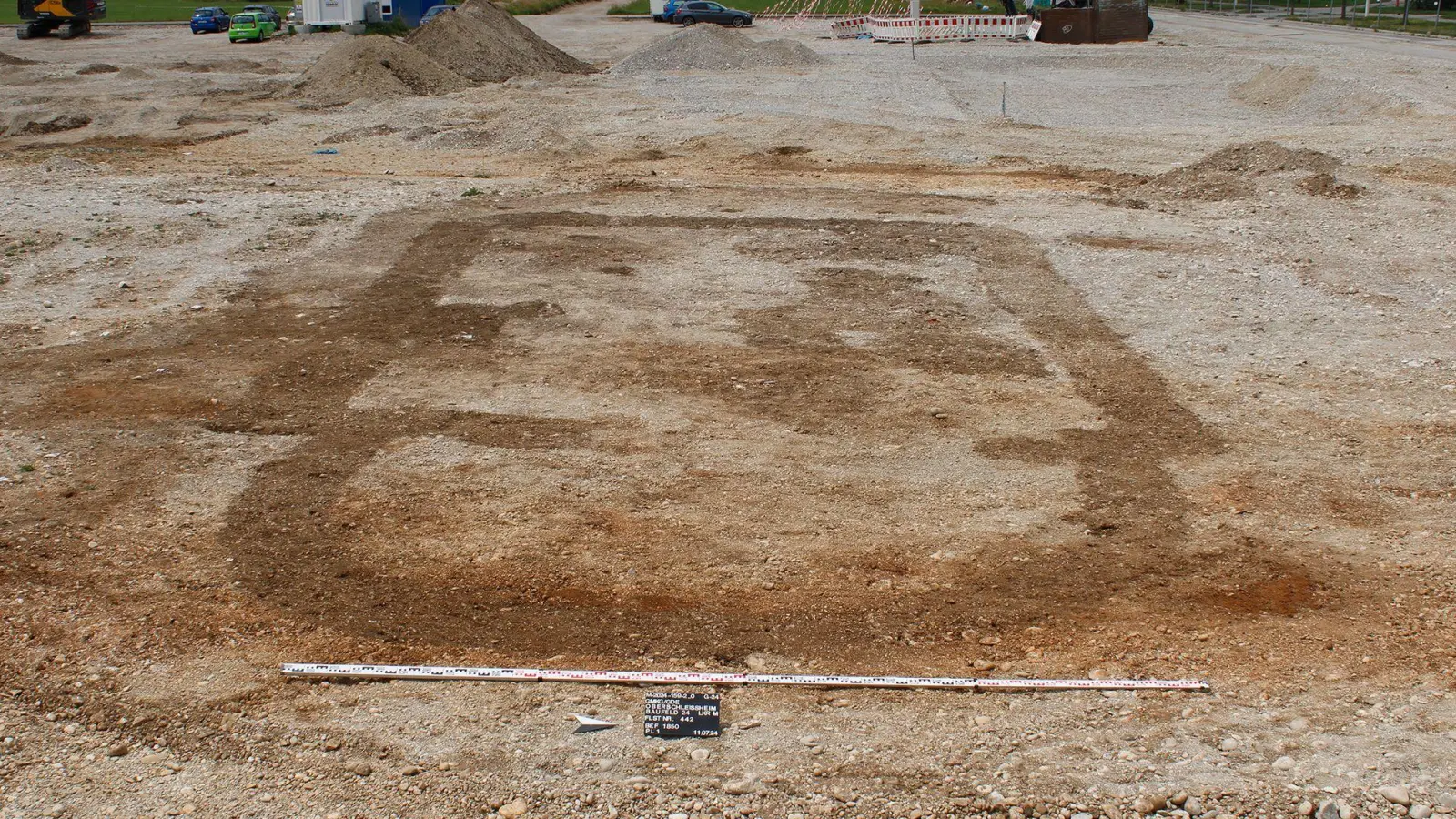 Bei Bauarbeiten wird der Grundriss einer jahrhunderalten Kirche freigelegt. (Foto: ---/Archäologisches Büro Anzenberger & Leicht GbR/dpa)