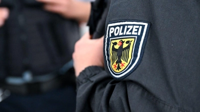 Am frühen Morgen rückt die Bundespolizei zu einem Einsatz an der Bahnstrecke zwischen Nürnberg und Bamberg aus. (Symbolbild) (Foto: Sven Hoppe/dpa)