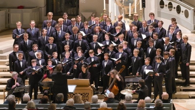 Der Windsbacher Knabenchor bei einem Auftritt mit der lautten compagney Berlin unter der Leitung von Ludwig Böhme in der Ansbacher Gumbertuskirche.  (Archivbild: Martin Stumpf)