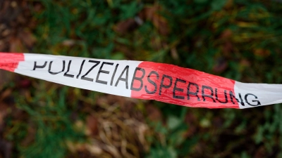 Der Bereich um die Schulen ist großräumig abgesperrt. (Symbolbild) (Foto: Daniel Vogl/dpa)