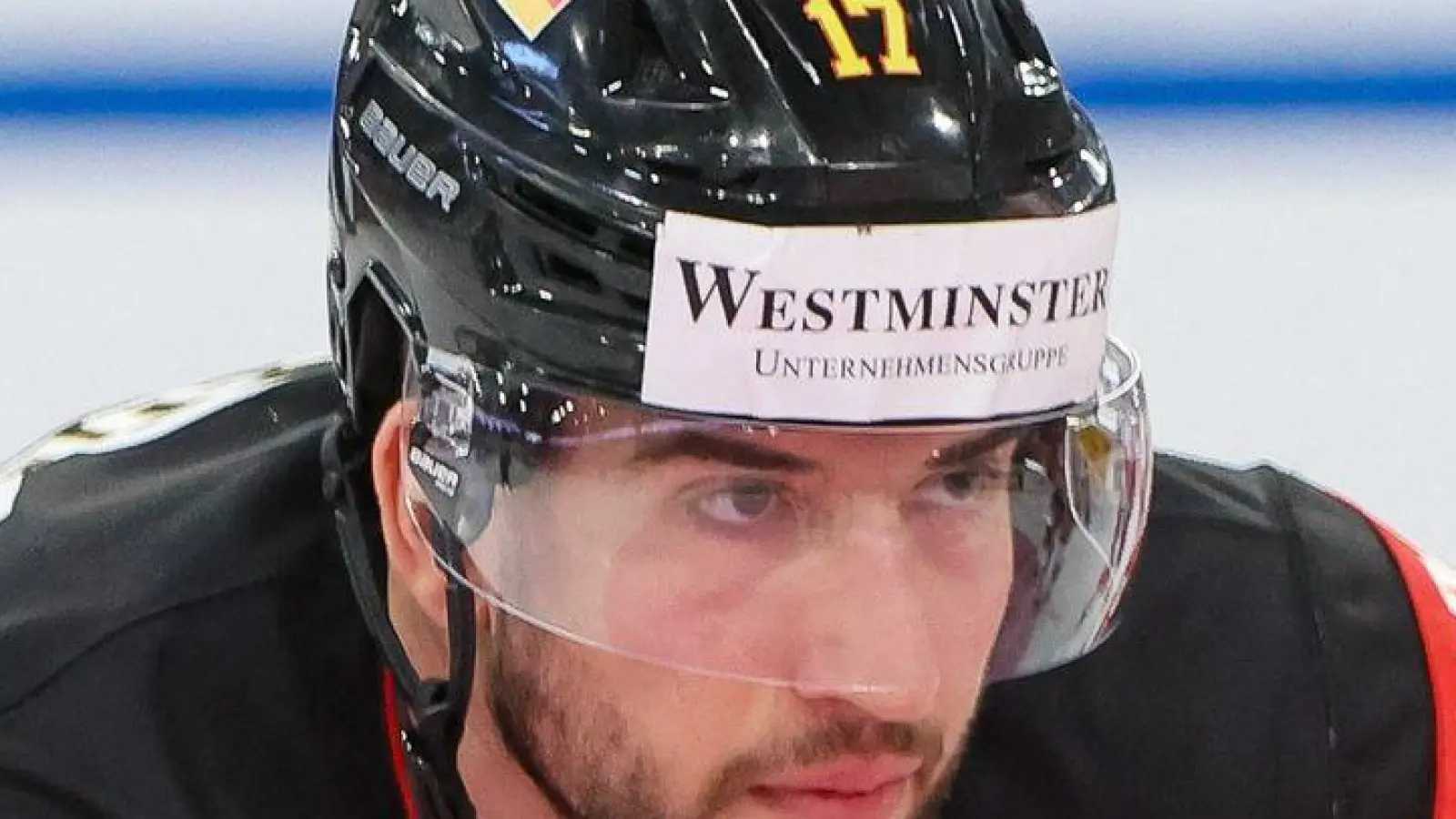 Schwer an Krebs erkrankt: Eishockey-Nationalspieler Tobias Eder. (Foto: Christian Kolbert/dpa)