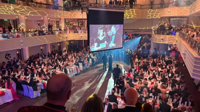 Steven Gätjen und Nina Eichinger moderieren den Filmball. (Foto: Malin Wunderlich/dpa)
