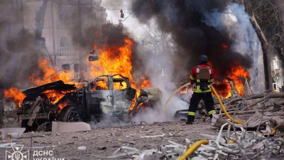 Die Ukraine und westliche Verbündete machen Druck für eine Waffenruhe. (Archivbild) (Foto: Uncredited/Ukrainian Emergency Service via AP/dpa)