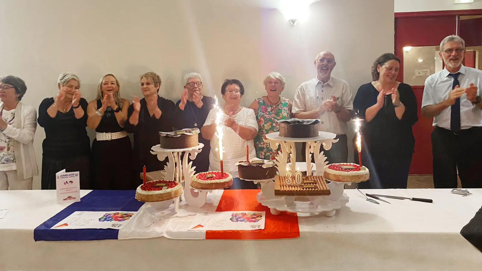 In Eymoutiers war die Feier zum 30-jährigen Bestehen bestens vorbereitet. Die französischen Freunde hatten das Beste aus Küche und Keller aufgefahren. (Foto: Gudrun Gross)