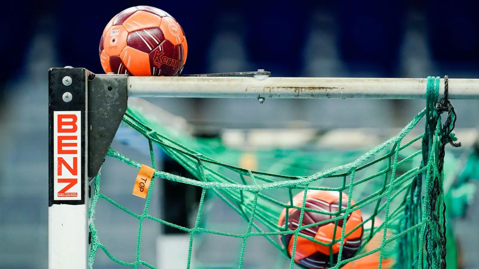 Die Rothenburger Handballer legten einen Fehlstart in die Saison hin. (Symbolbild: Uwe Anspach/dpa)
